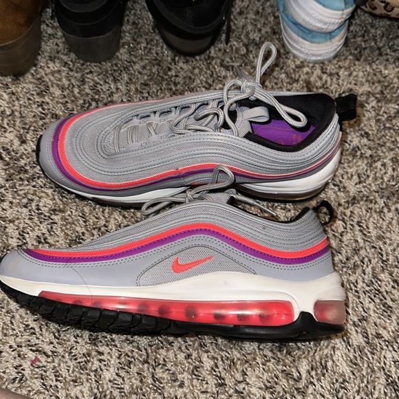 Nike shoes size 8 - Picture 2 of 3